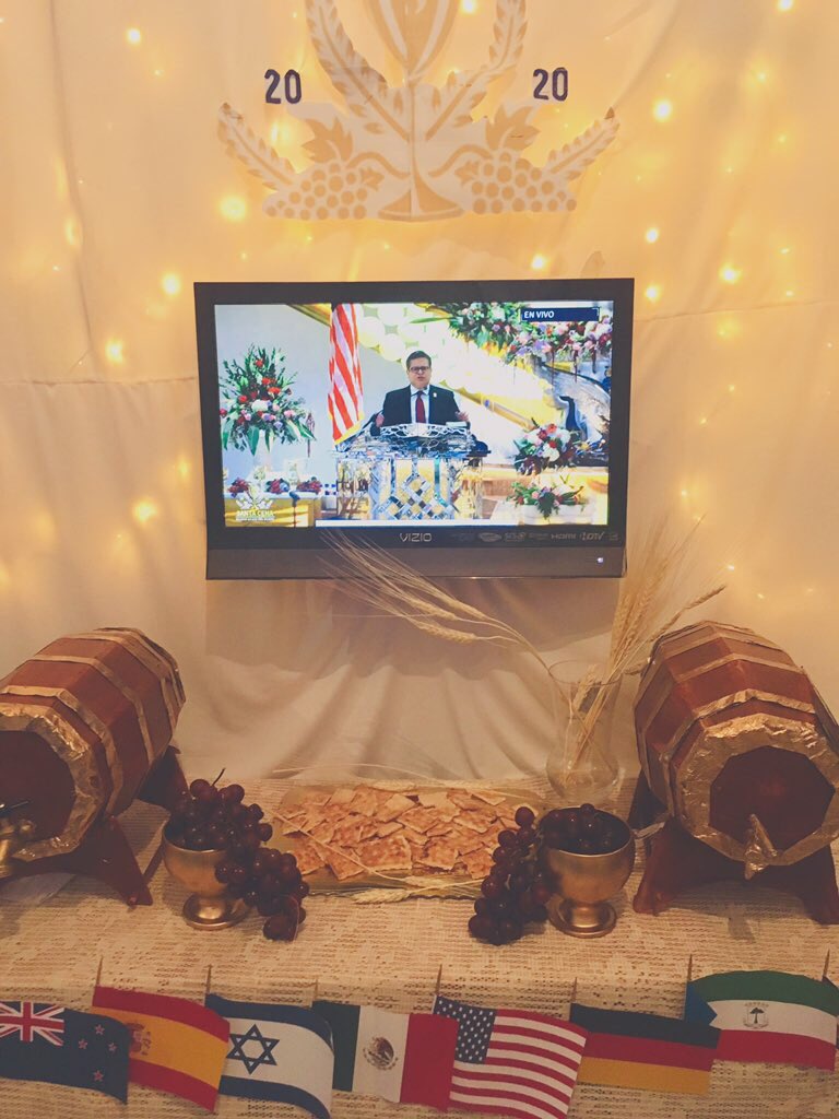 _Nohemiss_'s tweet photo. ¡Esta es la fiesta más grande de toda la tierra!
#SantaCena2020 
#LaLuzDelMundo 
#ElAmorNosUne https://t.co/uY3mxmzBnJ