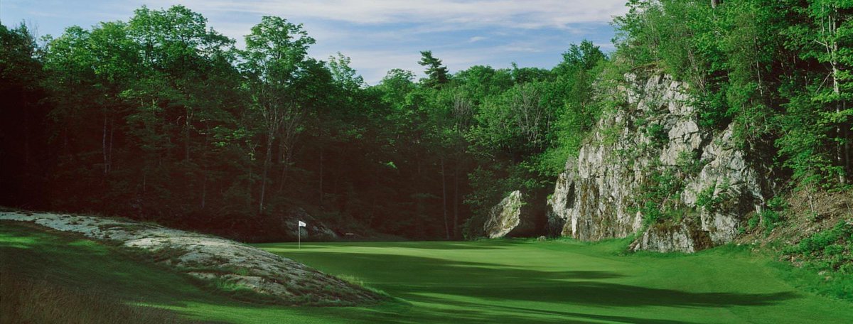 foreUP's tweet image. Say hello to the weekend! It&apos;s the perfect time of year to get lost in the woods! 🏌️

📸 @MarquetteGolf | Greywalls Course | #foreUPclient

#golfgreywalls #MarquetteGolfClub #Greywalls