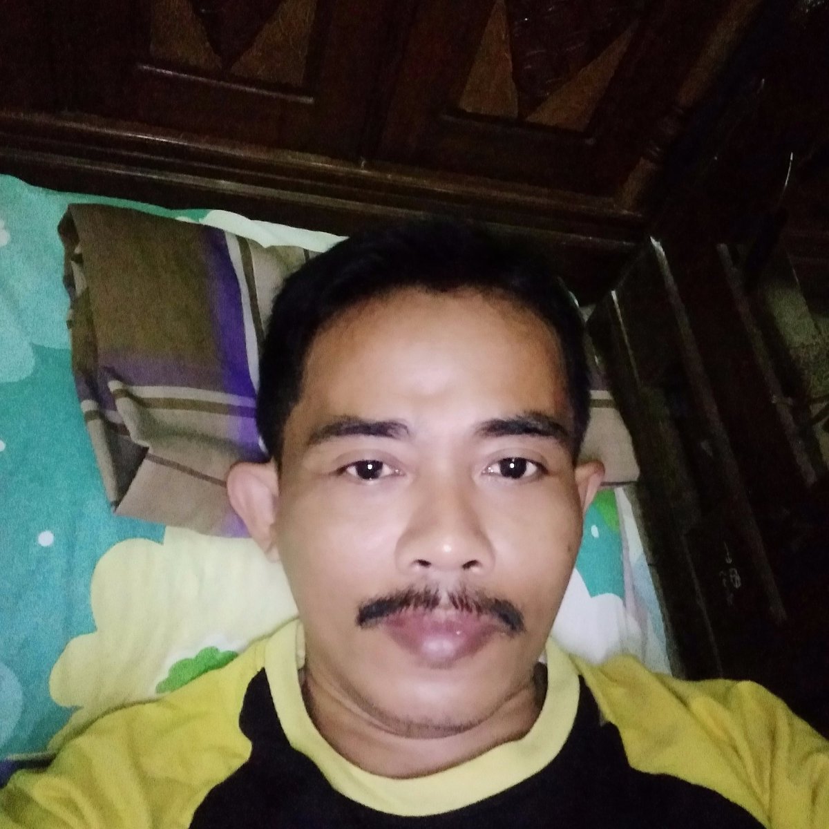 Kemarin adalah pengalaman yang terbaik. Yang indah kita simpan. Yang hitam kita lupakan. Kita harus bisa move on. Sambut pagi ini dengan senyum terindah dan semangat membara. Semoga esok hari semakin membaik hidup kita.