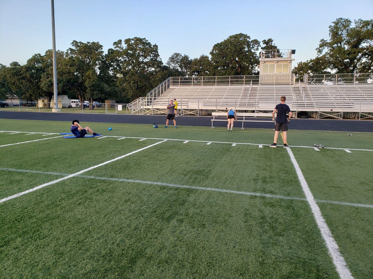 TimothyKerley4's tweet photo. Circuit strength and conditioning training before long run...
@AllenRams_TFXC 
@Allen_Athletics https://t.co/0A9K73RCu7