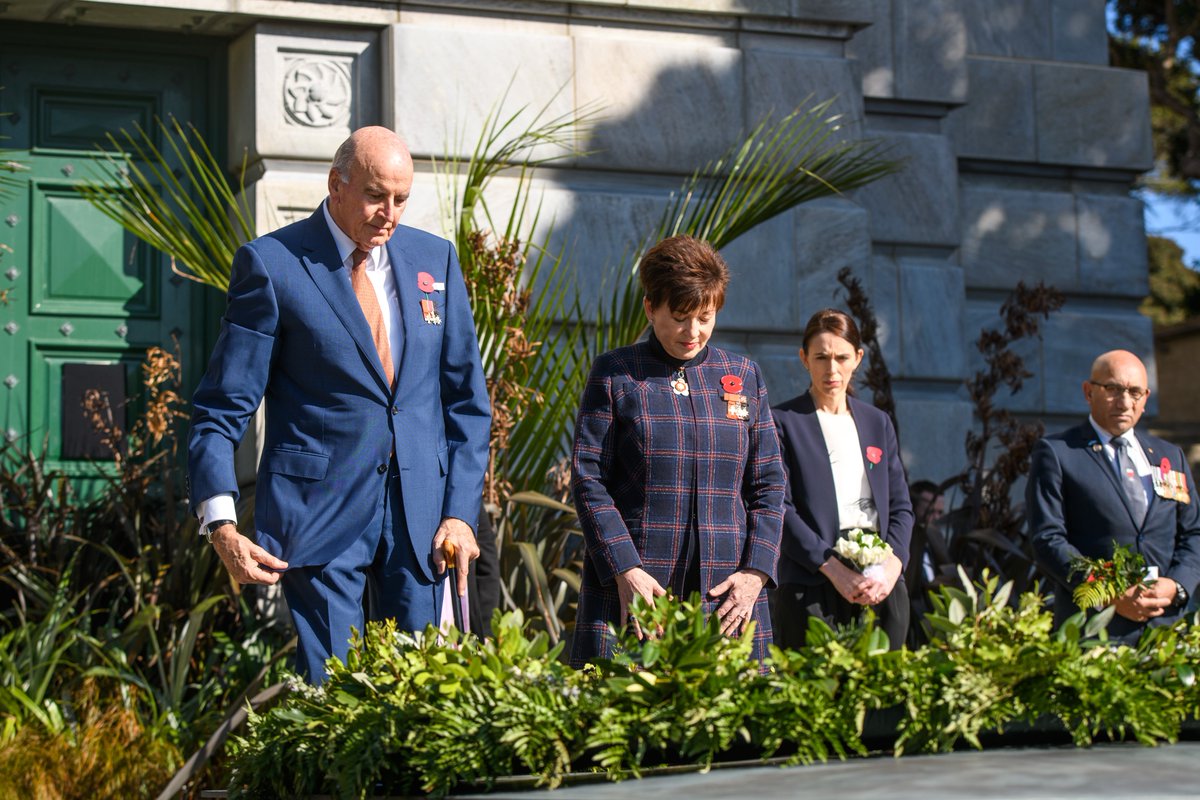 ManatuTaonga's tweet photo. A small act of remembrance was held at #Pukeahu National War Memorial Park today to commemorate the 75th anniversary of the end of #WW2.
Approximately 12,000 New Zealanders died in the war, and over 200,000 served.
Ka maumahara tonu tātou ki a rātou
https://t.co/2GZJYlttOK https://t.co/6r6dP7c5hL