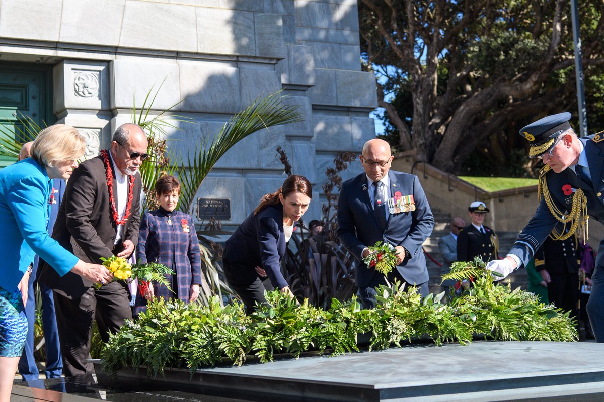 ManatuTaonga's tweet photo. A small act of remembrance was held at #Pukeahu National War Memorial Park today to commemorate the 75th anniversary of the end of #WW2.
Approximately 12,000 New Zealanders died in the war, and over 200,000 served.
Ka maumahara tonu tātou ki a rātou
https://t.co/2GZJYlttOK https://t.co/6r6dP7c5hL