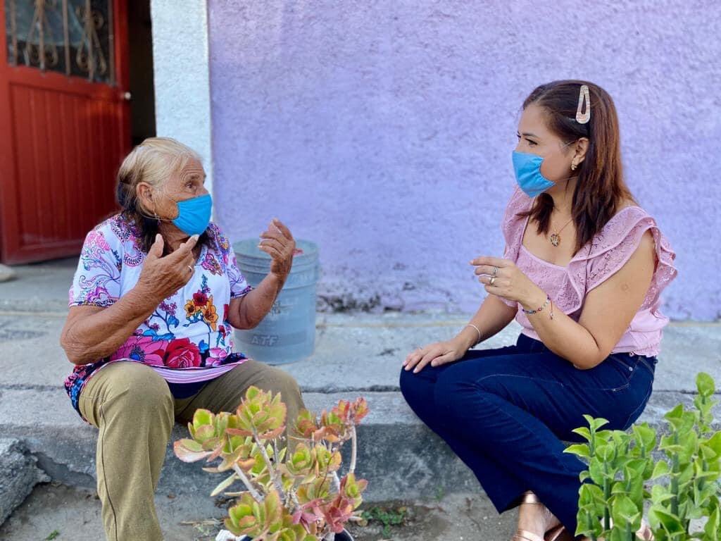 LupitaArana12's tweet photo. Cuidar de nuestros mayores es devolver un poco de la riqueza y sabiduría que nos dejan en cada consejo. 

#NuevaRealidad #Promovamos #ElUsoDelCubrebocas 
#UnidasLogramosMás https://t.co/Eqg4PQl4Ea