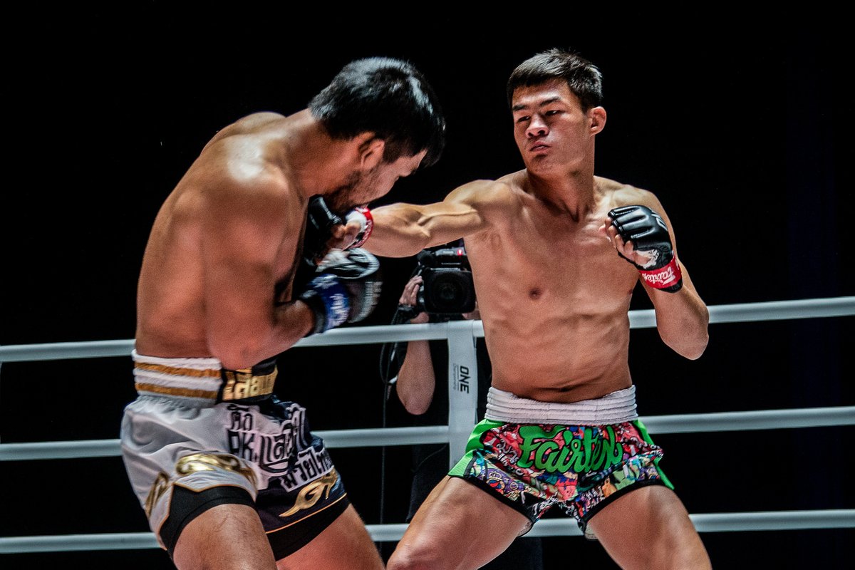ONEChampionship's tweet photo. Saemapetch punched his ticket to the ONE Bantamweight Muay Thai Tournament final with an impressive decision victory over Rodlek at ONE: NO SURRENDER II! 👊 #NoSurrender2 #WeAreONE #ONEChampionship https://t.co/9iRtEEJEdx