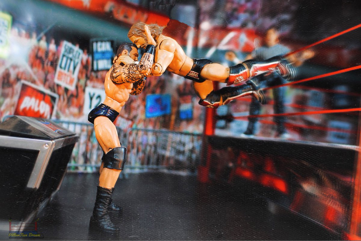 “Suicide dive 🚀💥”.

#wrestlingfigures #dioramaphotography #wweelitesquad #mattel #ringsidecollectibles #wwetoys #wweactionfigures #toystagram #litbylume #danielbryan #yesmovement #bryandanielson #theviper #theapexpredator #thelegendkiller #randyorton #MondayNightRAW