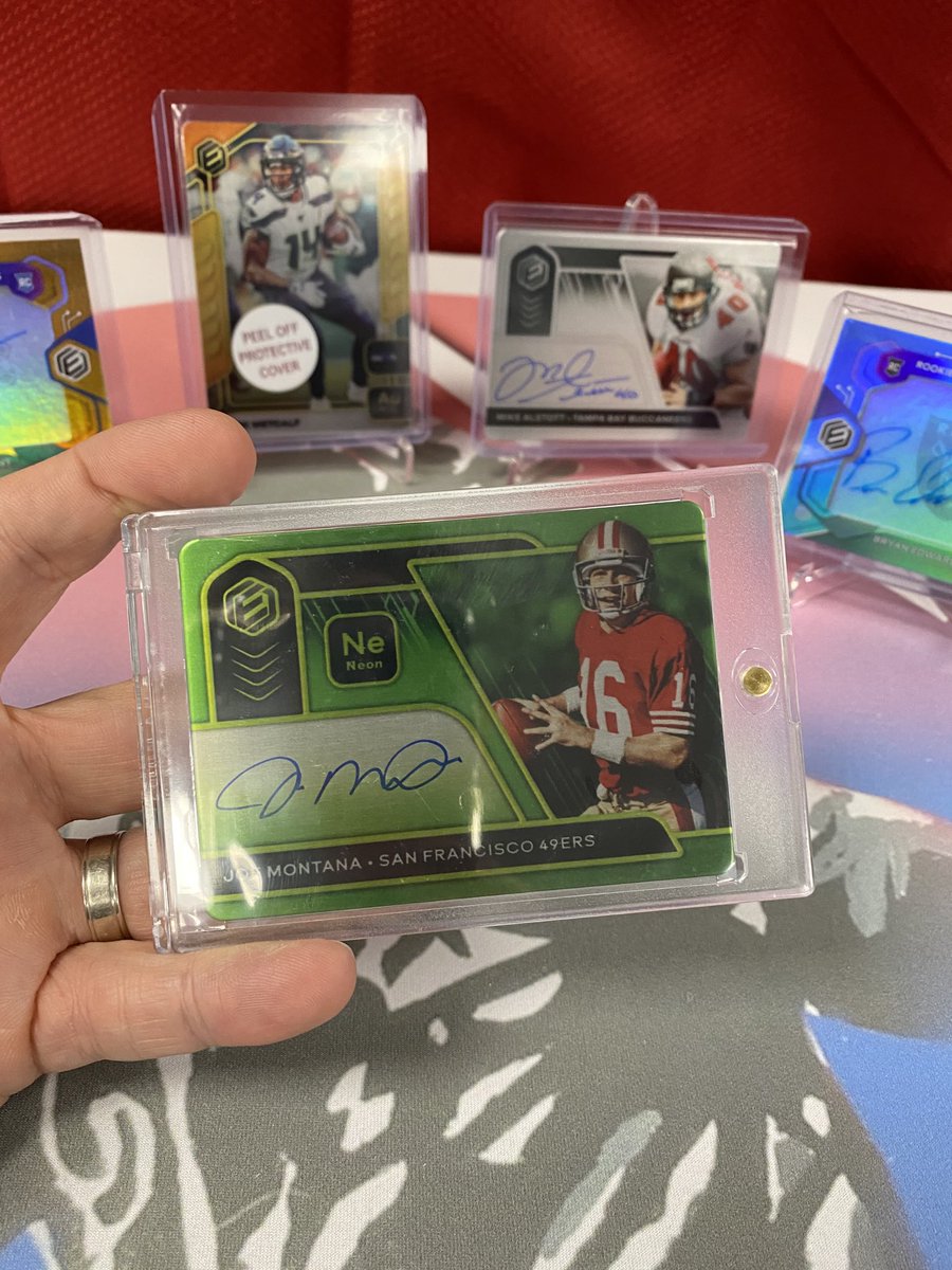 LincolnBreakers's tweet image. And the HITS keep coming! 8/10 Montana auto, get out of town! Join us LIVE every week! ⁦@capcitycards⁩ ⁦@LincolnBreakers⁩ lincolnbreakers.com #WOW #letsgooo #pullinfire