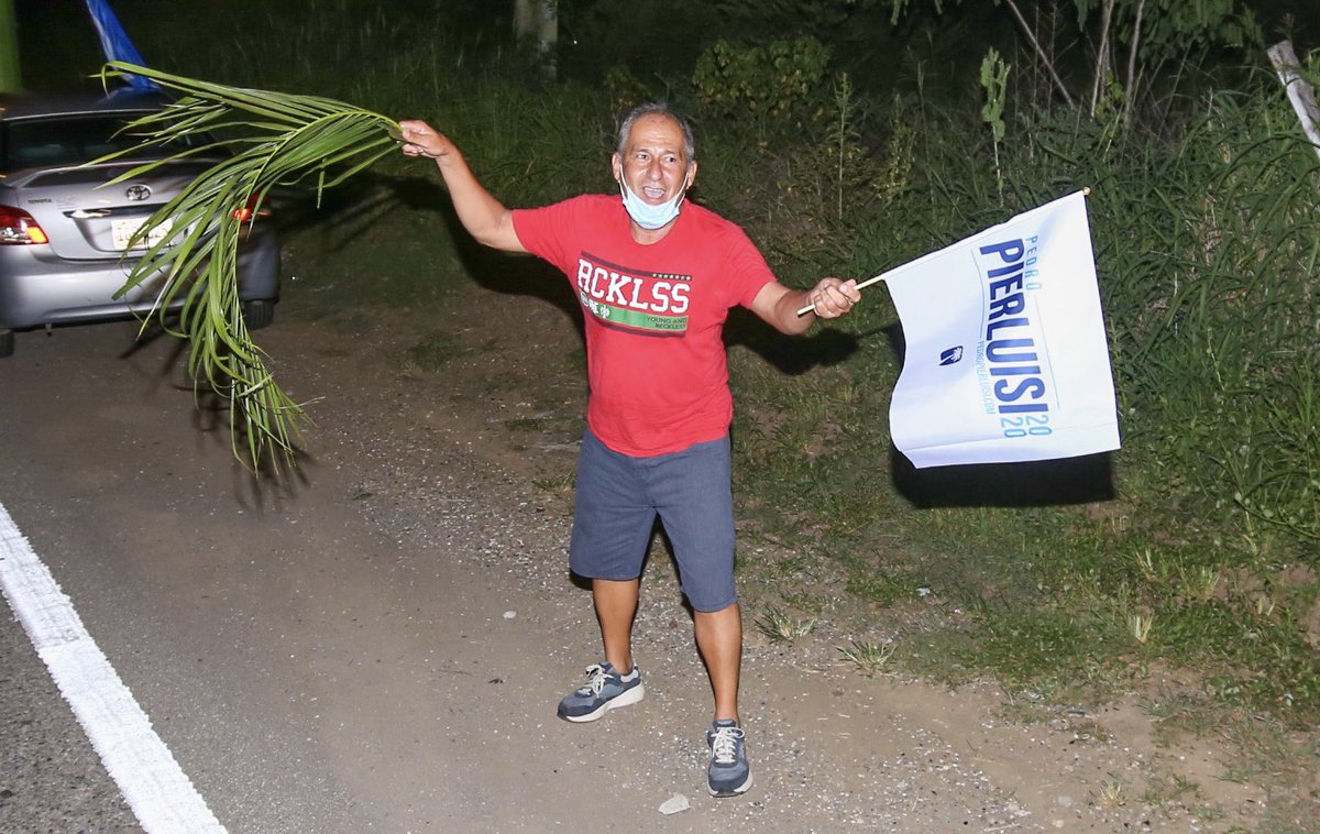 pedropierluisi's tweet photo. ¡Yauco se vistió de azul y se unió al Rally que Levanta la Isla! En el SUR no queda duda, el domingo terminan lo que empezó el norte y el oeste. ¡Estas primarias las ganamos en grande! ¡Puerto Rico cuenta contigo y yo cuento con tu voto! #YaucoPresente #ElSurPresente #SomosParte https://t.co/q4eJsnYUvb