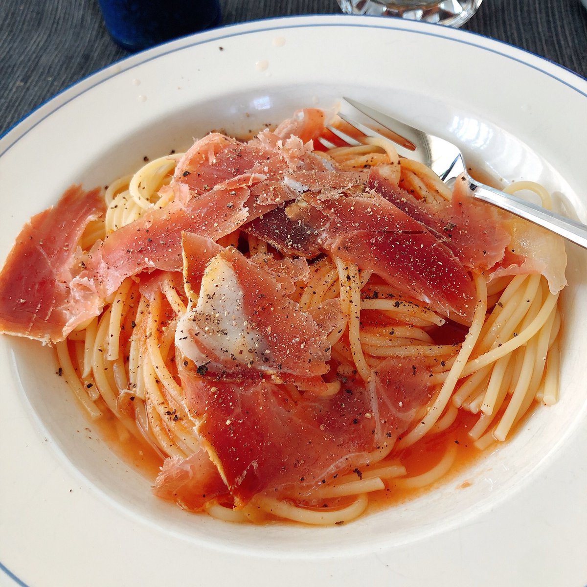 モリブデン 蒸気犬 料理犬 パスタ5kgと生ハムとのシェアハウスは強いな 茹でて切って乗せるだけ トマトジュースも入れました お手軽で美味しいし映えててテンション上がるもの