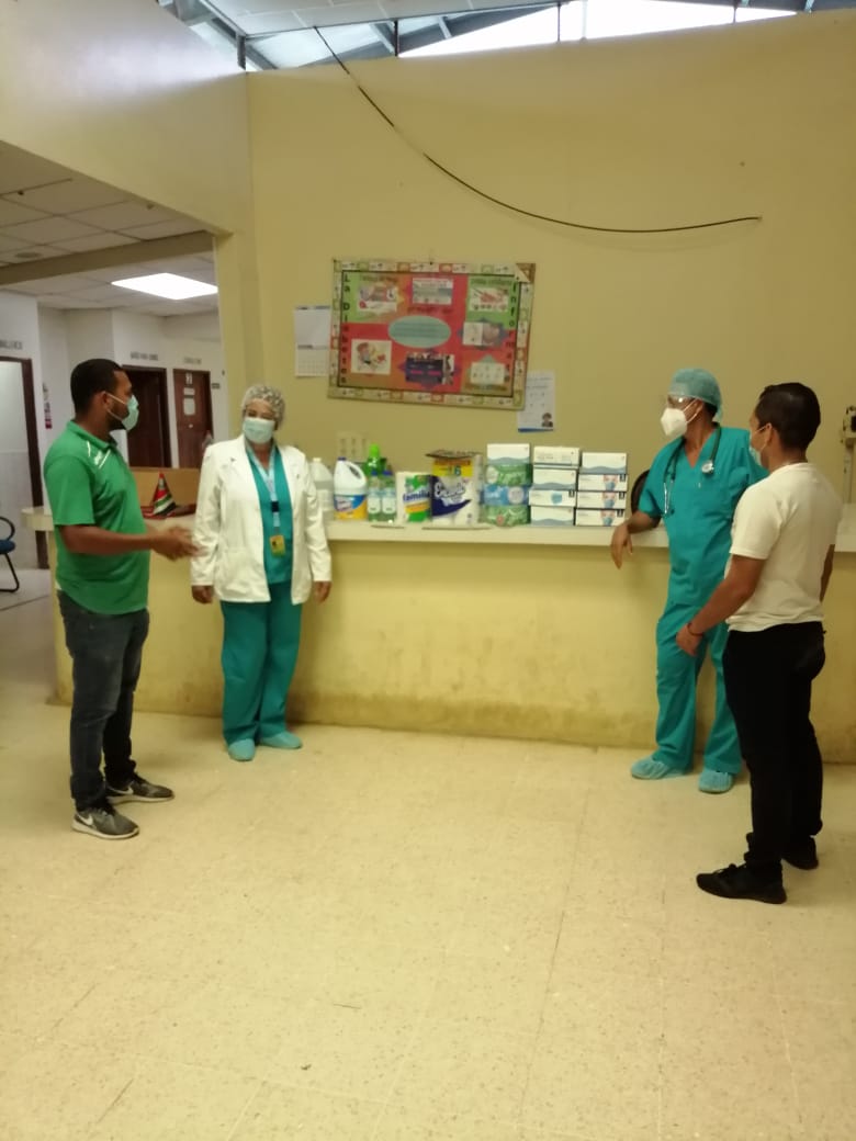 JuvePanamenista's tweet photo. Juventud panameñista de Chiriquí, realiza entrega de bolsas de comida en el barrio de San José en David, insumos al centro de Salud de la comunidad, finalizando la #SemanaPanameñista https://t.co/RzPVR3LhuY