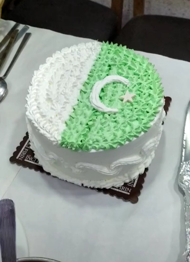 zaiqaPakrest's tweet photo. یوم آزادی 14 اگست 2020  مبارک ہو  پاکستا ن زندہ باد 🇵🇰🇵🇰🇹🇷🇹🇷 ذائقہ پاکستانی ریسٹورنٹ استنبول اکسرے https://t.co/7QBR8apV7x