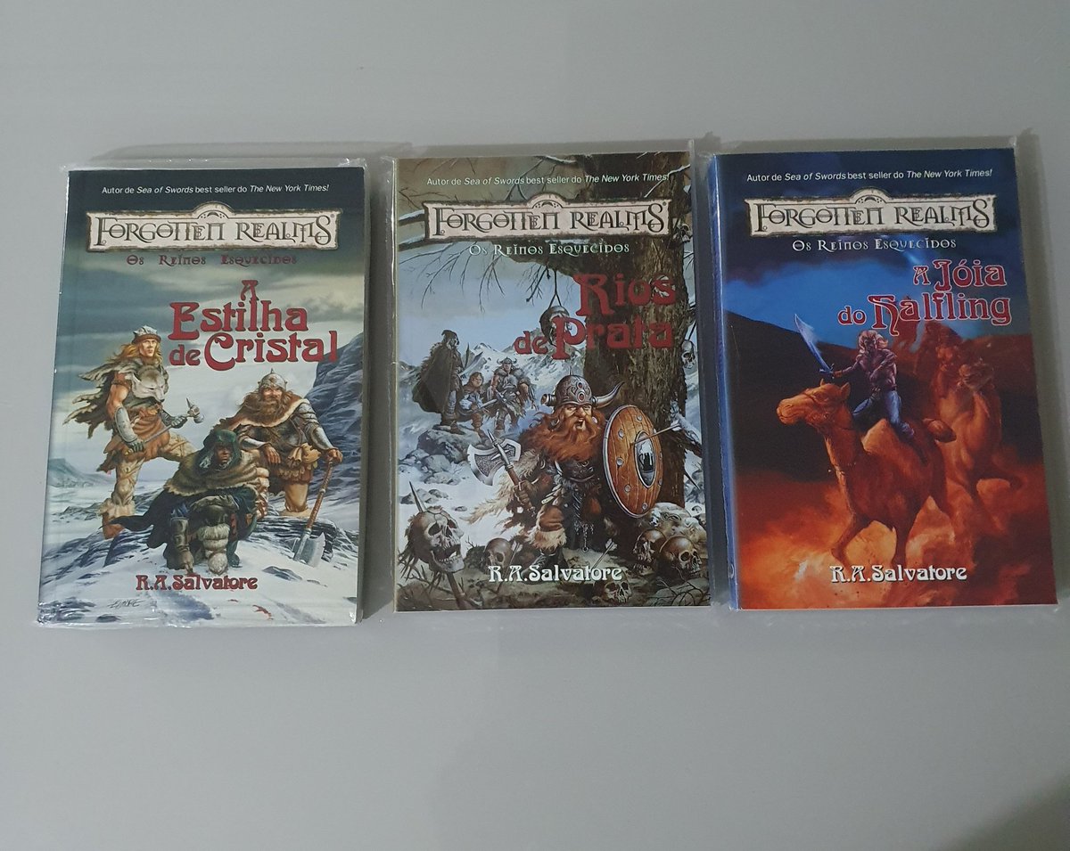 MagicInsano's tweet photo. @carolgsmoraes Segue aí mais um pouco da minha coleção, e que recomendo a leitura: https://t.co/BCUvNBC42n