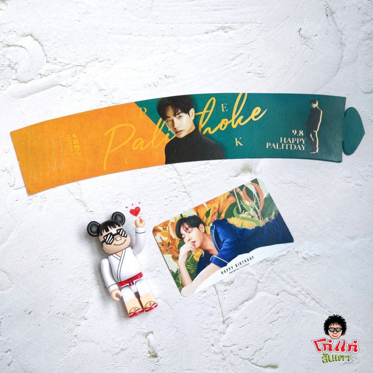 KohKae_Thailand's tweet photo. อวดมั่งซี่ พี่โก๋ก็มีเหมือนกัน
ได้ยินมาว่าเป็นฝีมือนุชออกแบบทำ AW เองซะด้วย 

เท่มากเลยนุช 

จะเก็บรักษาอย่างดีเลยนะครับ

#เป๊กผลิตโชค
#PeckPaLitChoke
#HAPPYPALITDAY2020
#โก๋แก่ลันเตาxPeck https://t.co/cNjhRce7uH