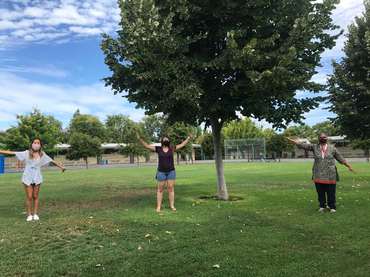 PaloVerdeElem's tweet photo. Introducing...our new fourth grade team! Welcome to Palo Verde, Ms. Oza and Ms. Kim. Rounding out the group is Ms. Foley, who moved up from kindergarten.  @PaloAltoUnified @DonAustin_SUP @AnnoraLeeEDU https://t.co/8dmZunfkE9