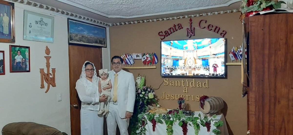 IvanUD's tweet photo. Familia Castañeda Sanchez
Santa Cena 2020
#ElAmorNosUne
#SantaCena2020 https://t.co/xF3rVvPv9p