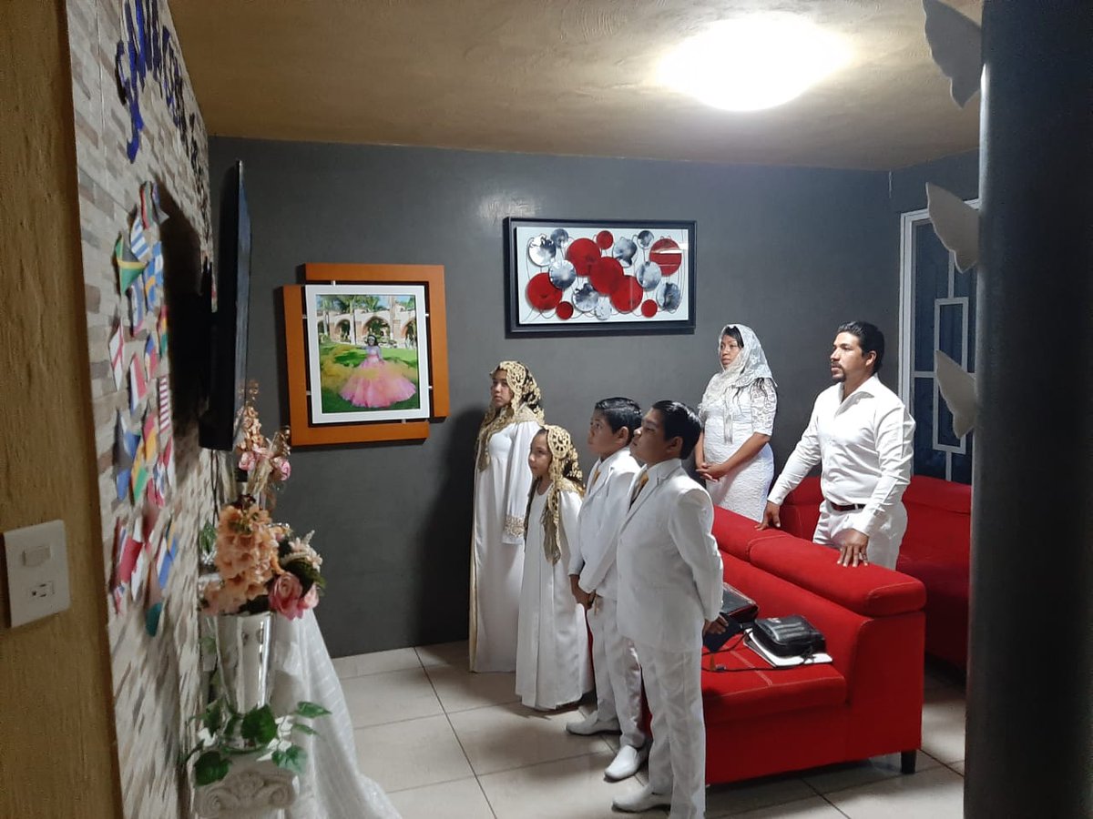 IvanUD's tweet photo. Santa Cena 2020
#ElAmorNosUne
#SantaCena2020 https://t.co/5ApKVm7o1l