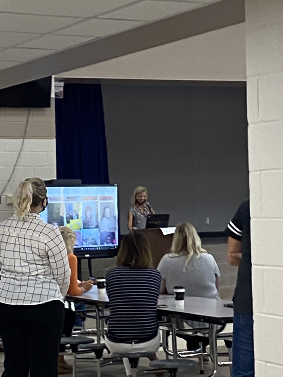 JenniferBaek3's tweet image. Hey! Hey! The Mustang family is back together. Socially distanced but close at heart. ❤️ 
#ItsWhatMustangsDo #MustangPride 
@DauphinJoy @cyfairMillsap @CyFairISD