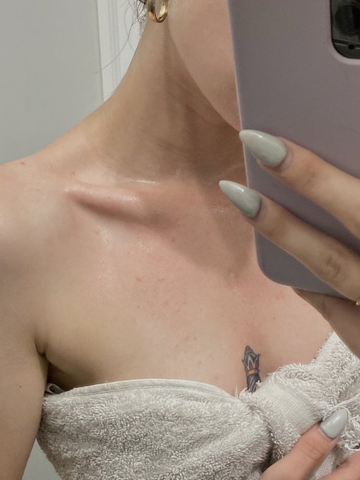 Kiss my neck and or choke me https://t.co/z6sqm3TJFN