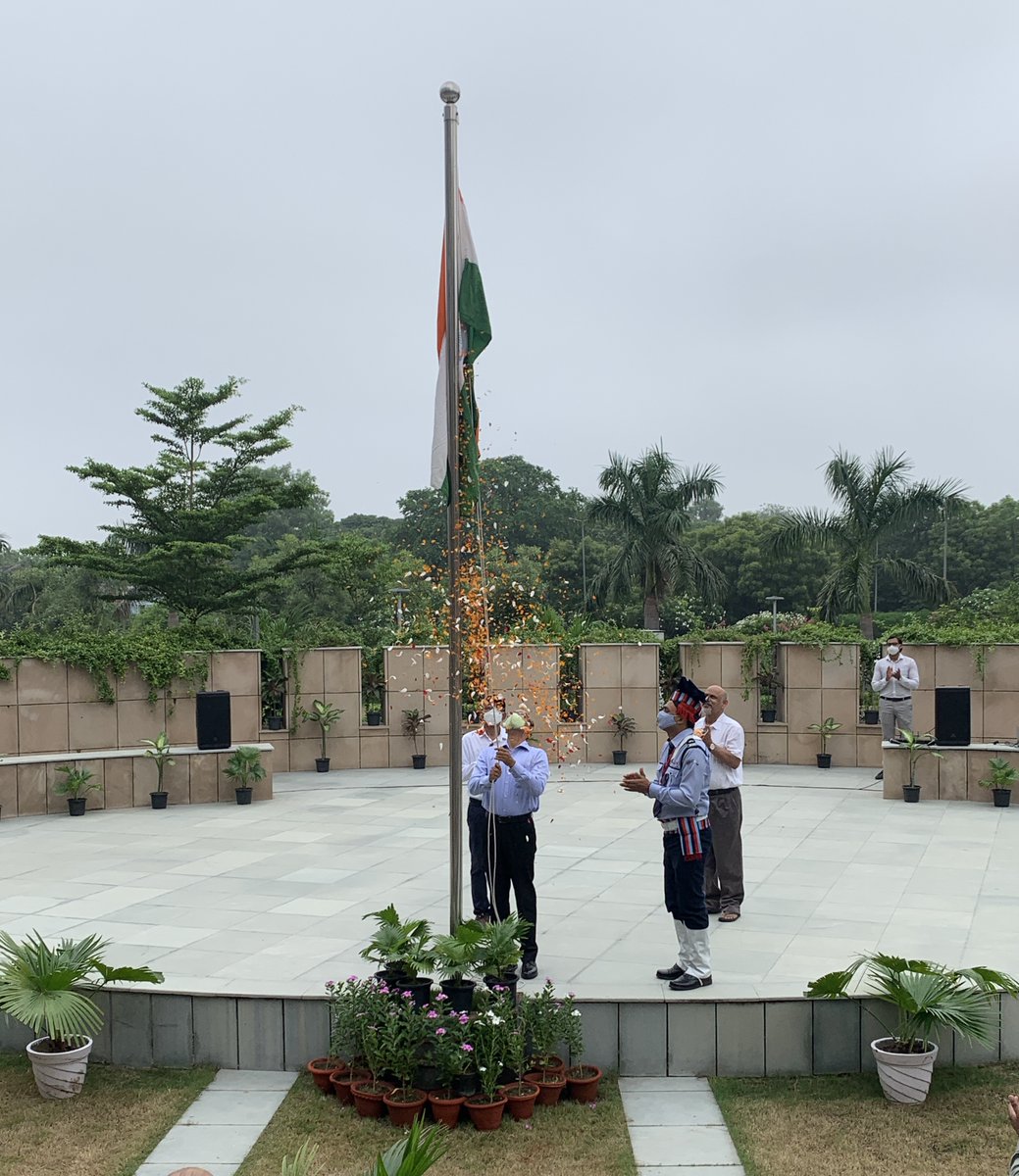 ponguru's tweet photo. #74thIndependenceday celebrations on campus! Thanks to Office of Student Affairs admin staff for managing the physical-disanced-celebrations; special thanks to facilities team for taking care of logistics. #IIITDRocks #DeanGiri #IndependenceDay \c @IIITDelhi https://t.co/uaPGIpnerx