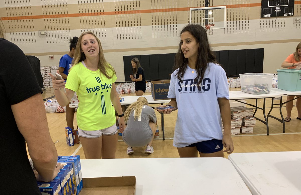 Another great week of volunteering with <a href="/MissionMoms1/">Mission Moms</a> 
So far we have fed 2,100 kids and counting. I’m so thankful for this opportunity to serve my community with such amazing people who all worship the lord as much as I do!!💙🙏🏼 <a href="/bos_olivia/">Olivia Bos</a> <a href="/BosDayleigh/">Dayleigh Bos</a>