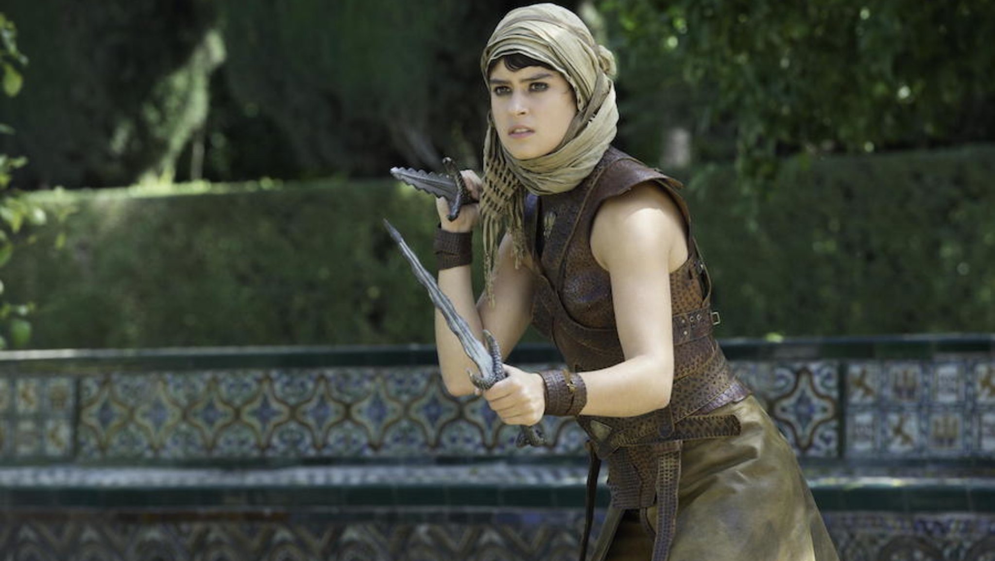 Game Of Thrones キャラ紹介bot タイエニー サンド オベリン マーテルとエラリア サンドの娘 サンド スネークと呼ばれる女戦士の一人で 武器は二本の短剣 腹違いの姉オバラとナイメリアと共にミアセラの暗殺に乗り出すが失敗し投獄される 牢内で