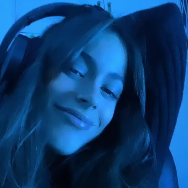 stafftiniarg's tweet photo. 📲 | Hace unas horas, @TiniStoessel nos mostro que estaba grabando! Se vendrá algo con @bizarrap ? 👀 https://t.co/aa4G1uiY15