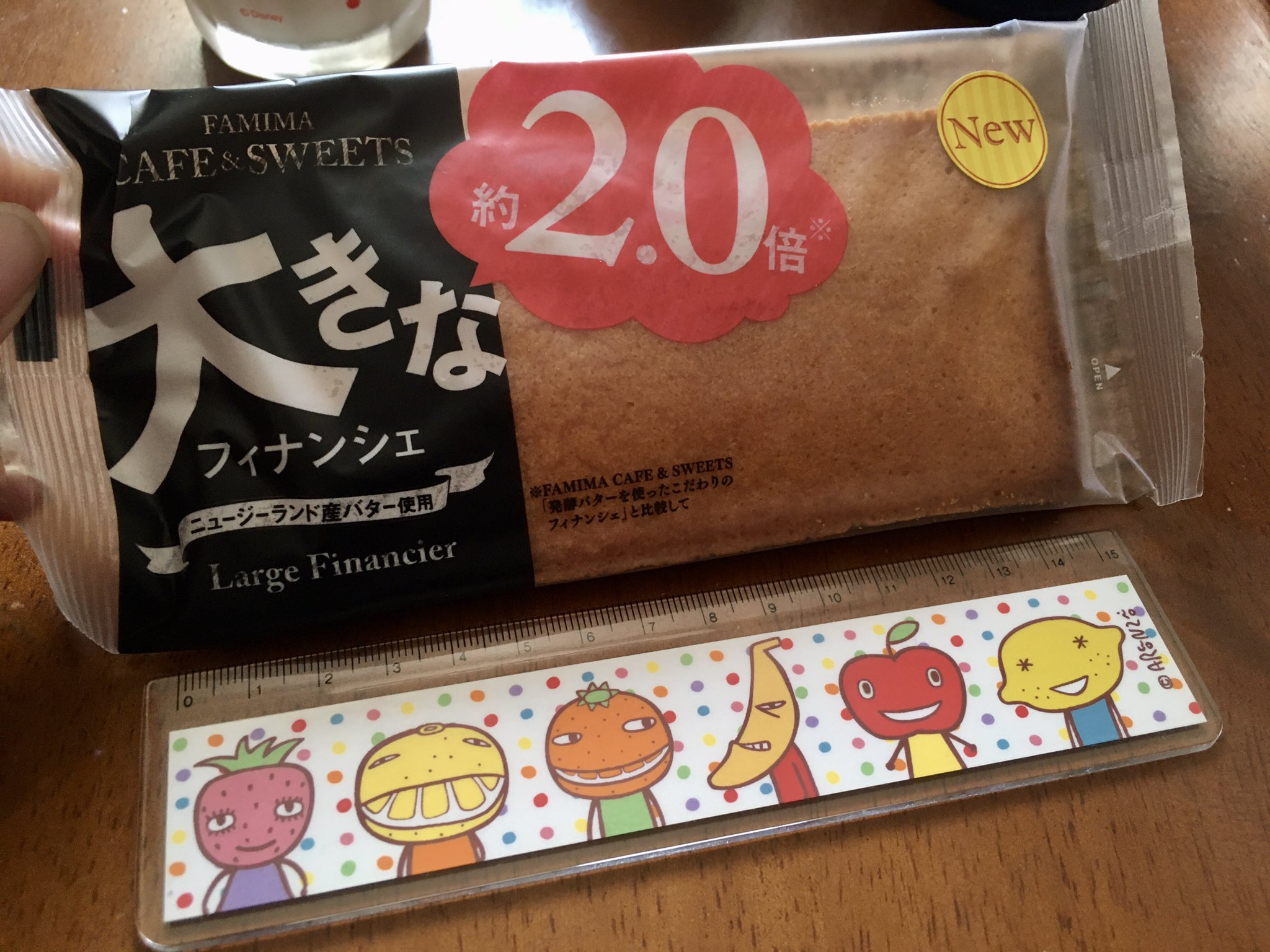 なまっち ファミマのフィナンシェ大好きな私は即買い 笑 めっちゃ大きい 大きさ比較するのに普通サイズも買えばよかった 笑 そしてアランジさんの定規はかわいい 笑 ファミマ フィナンシェ アランジアロンゾ T Co F1gwvfzqek Twitter