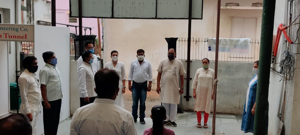 np_ksad's tweet photo. ૭૪મા સ્વાતંત્રદિનની ઉજવણી આજરોજ કરમસદ નગરપાલિકામાં પ્રમુખશ્રી શ્રીમતી દર્શનાબેન પટેલના વરદ કરવામાં આવેલ આ પ્રસંગે ઉપપ્રમુખશ્રી-નિલેશભાઇ પટેલ , ચીફ ઓફીસરશ્રી-ભરતભાઇ રાઠવા તથા નગરપાલિકાના સભ્યો તેમજ કર્મચારીગણ ઉપસ્થિત રહેલ હતા. https://t.co/DkTR003LDi
