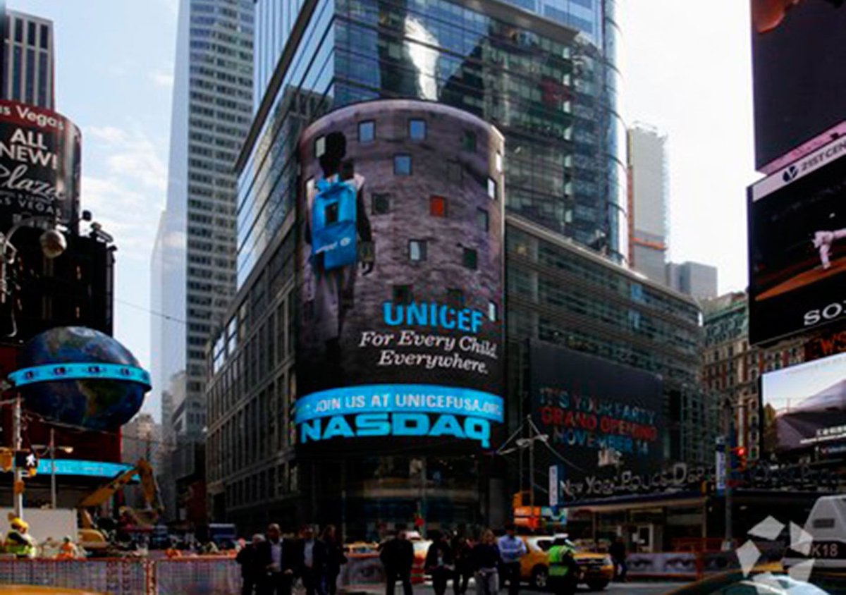 56/65Soon, giant billboards were being mounted on One Times Square transforming the whole square into an enormous advertising wonderland. With time, static billboards gave way to dazzling video signs with players like Walgreens, Sony, and NASDAQ hopping in.