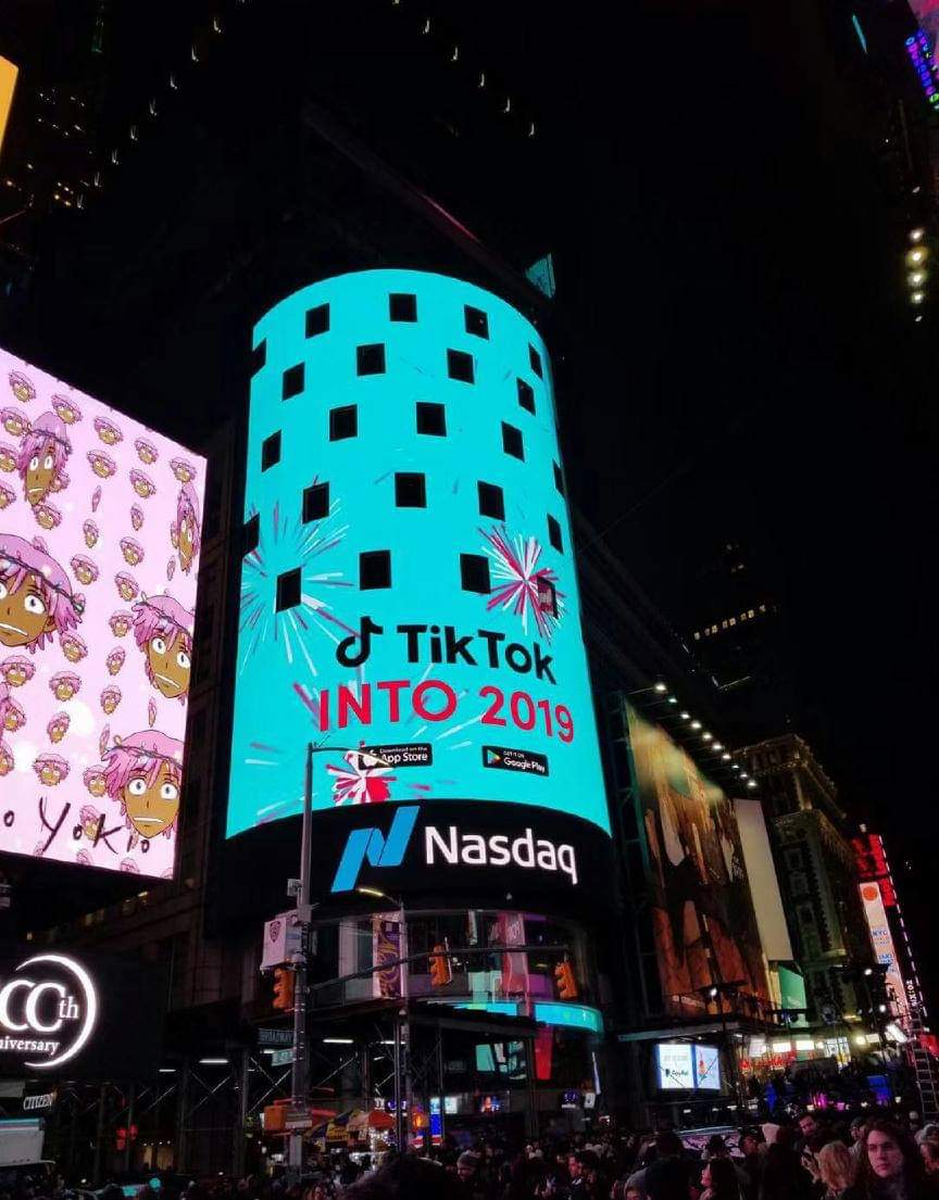 61/65Today, the square receives no fewer than 130 million pedestrian visitors annually. That's more than any Disney property in the world. The signs here have flashed everything from TikTok to Pornhub to Xi Jinping to...Ram Mandir.