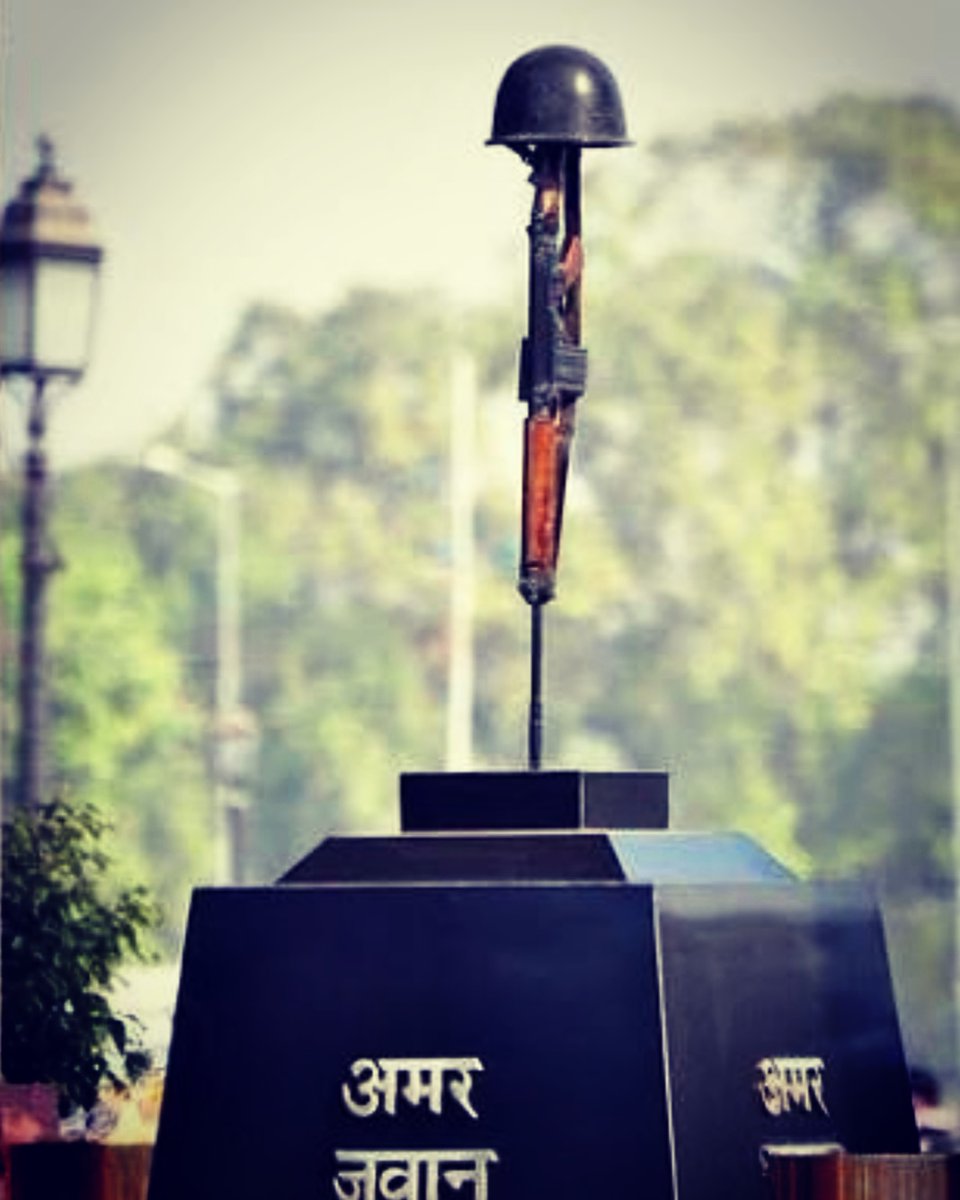 vikash_dubey06's tweet photo. जला अस्थियाँ बारी-बारी, चिटकाई जिनमें चिंगारी।
जो चढ़ गये पुण्यवेदी पर,लिए बिना गर्दन का मोल।
कलम, आज उनकी जय बोल ।

 राष्ट्रकवि श्री रामधारी सिंह "दिनकर"
🇮🇳 ७४वे स्वतंत्रता दिवस की हार्दिक शुभकामनाएं
#स्वतंत्रता_दिवस_की_शुभकामनाएं #happyindependenceday2020 #IndependenceDayIndia https://t.co/mdz8PRrXJj