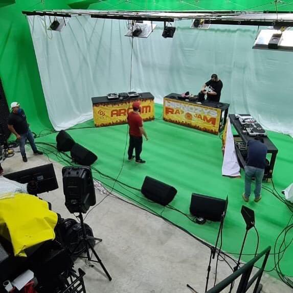 sierwan's tweet photo. Arcam Team trabajando duro !!! #arcamvrstage #hipnozys #instintohiphop wow 🤩 no te lo puedes perder... https://t.co/iANPUHwoZp