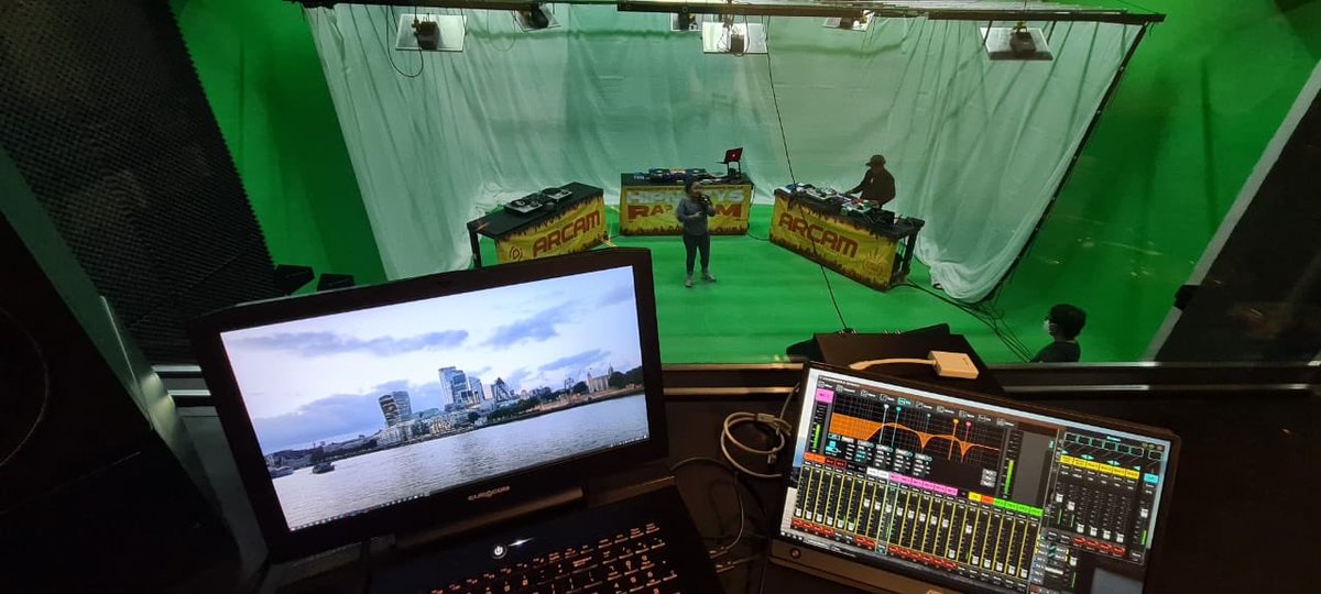 sierwan's tweet photo. Arcam Team trabajando duro !!! #arcamvrstage #hipnozys #instintohiphop wow 🤩 no te lo puedes perder... https://t.co/iANPUHwoZp