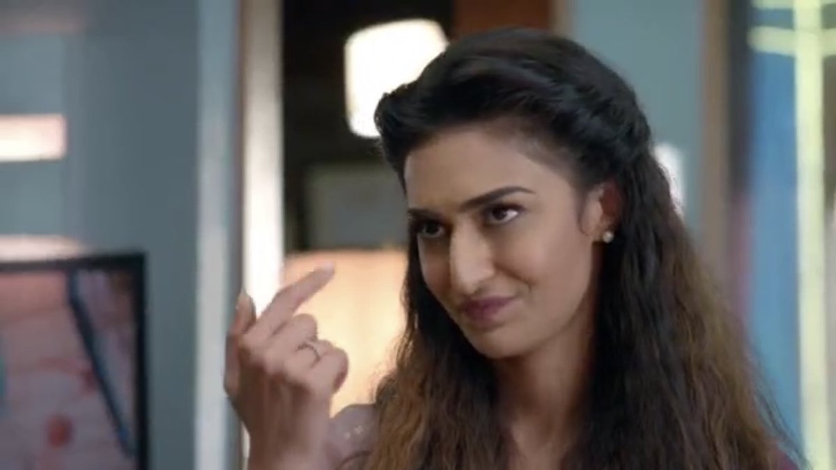 When A said “listen”  #EricaFernandes expression as  #Prerna (SS1) When A said he has no time and was about to leave ...  #Prerna-“Hello Excuse me, Stand here while I am talking to you”  #EricaFernandes  #KasautiiZindagiiKay