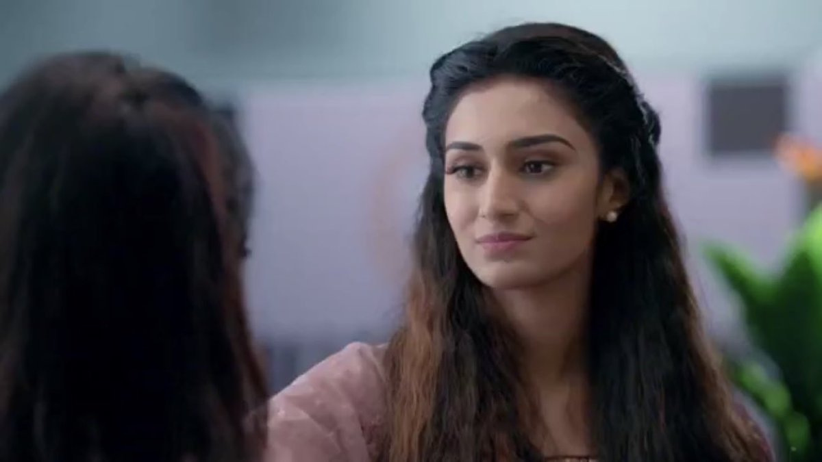  #Prerna felt bad for Kuki and promised her that she will find out who is behind this as she knows that her Kuki is innocent. The bond they share is pure Love   #EricaFernandes  #KasautiiZindagiiKay