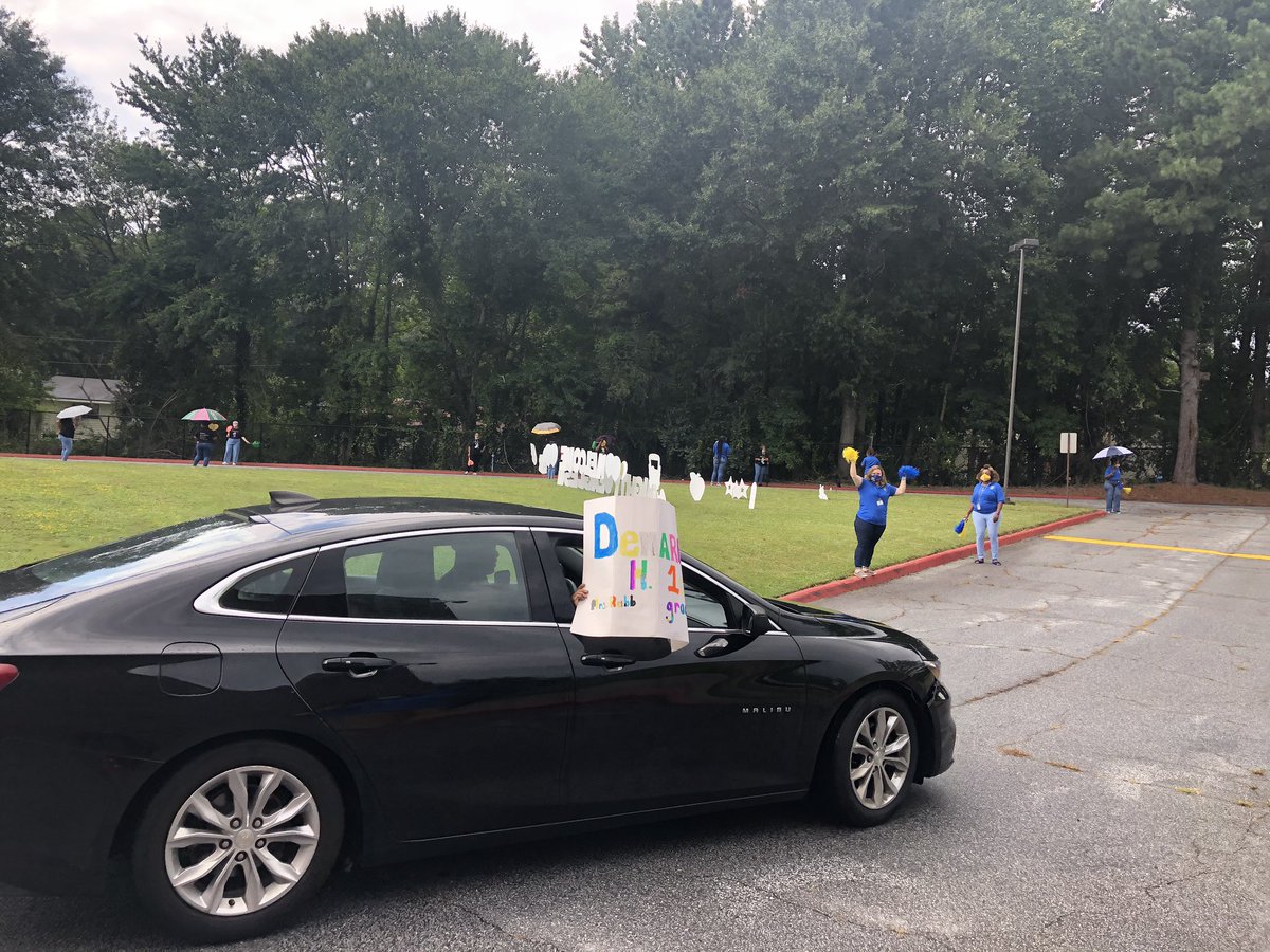 ShateemaTimes3's tweet photo. Can’t wait to see everyone on Monday!! Here are a few of our scholars at the Drive By Parade..#werisetogetherslles #drivebyparade @DrLett_SLLewis @HumblEdD_AP https://t.co/wr8c3ZjGkz