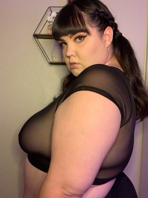 You don&rsquo;t have any plans for Friday night? Well you do now 😘 @chaturbate https://t.co/9yWAPZByMe https://t<a href="/tag/mvsales"class="tags"><span>#mvsales</span></a>