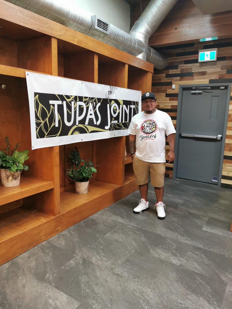 kcboogy's tweet photo. Made a visit to Tupa's Joint to say whats up to the homie Cory Brewer and to bring him a few paintings for the shop! Cory is running a top notch establishment. 
#VernonBC #cannabis #dispensary https://t.co/mBfggU1ZOk