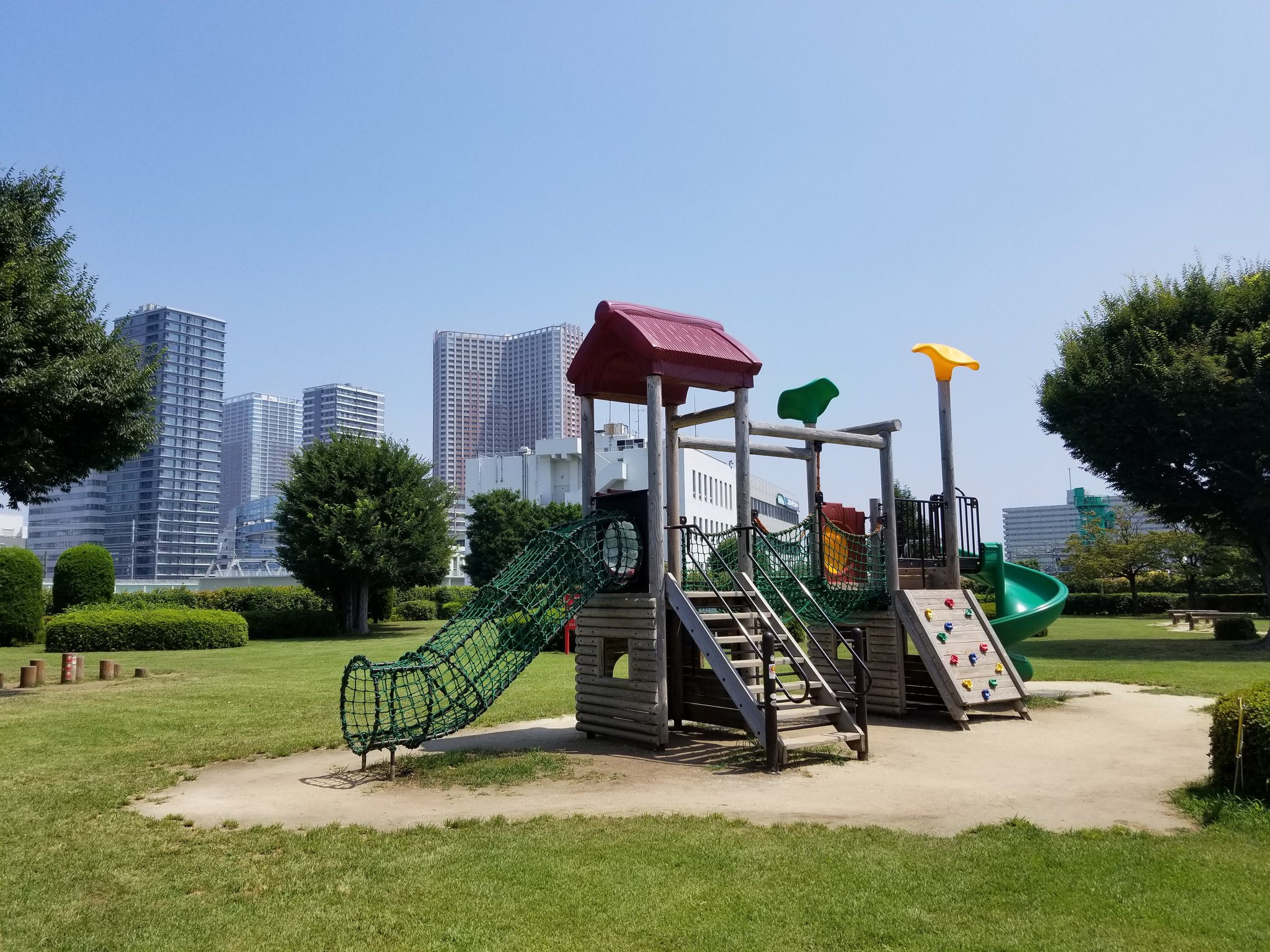 ₜₐₜᵤyₐ お薦めの芝浦中央公園です 品川シーズンテラスに隣接しているのでランチには事欠きません また頻繁にアウトドアのイベントが催されてます 広大な芝生広場に2つの公園が連結され とにかく巨大です 逃げ恥などドラマの撮影にもよく使われ