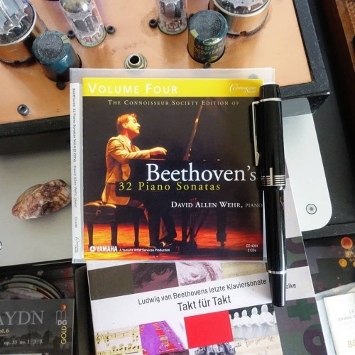 ClassicalCritic's tweet photo. #morninglistening #Op111Project: #Beethoven #pianoSonata #Op111 w/#DavidAllenWehr on #ConnoisseurSociety
Amazon: https://t.co/6H2UgNg5W4
Reading @ArnoLuecker’s “Opus111”, trying to listen to 111 versions of #op111.
Maniacally and only JUST keeping th… https://t.co/EnXPf7MXai https://t.co/nwnQiI3X7y