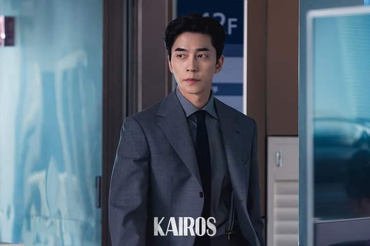 #ShinSungRok first stills as a lead actor in MBC's #Kairos It tells the story of Kim Seo Jin, a man who falls into despair after his daughter is kidnapped, and Han Ae Ri, a woman searching for her missing mother who lives one month in the past. #kstarzzi @kstarzziph #leeseyoung