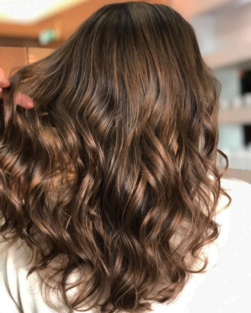 WellaPro's tweet photo. Shine for days 🌟 We're obsessed with this glossy look created by Wella Passionista Jan Shahin who used #OilReflections to get that extra shine 💫 #AskForWella #MakeChange

FORMULA:
#KolestonPerfect 5/37 + 4/0 + 6/3 + 6%
Toner: #ColorTouch 7/73 + 7/7 + 1.9% https://t.co/FLhd5Ivb1B