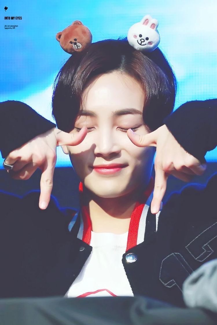 let’s start with jeonghan... look ! at ! him !