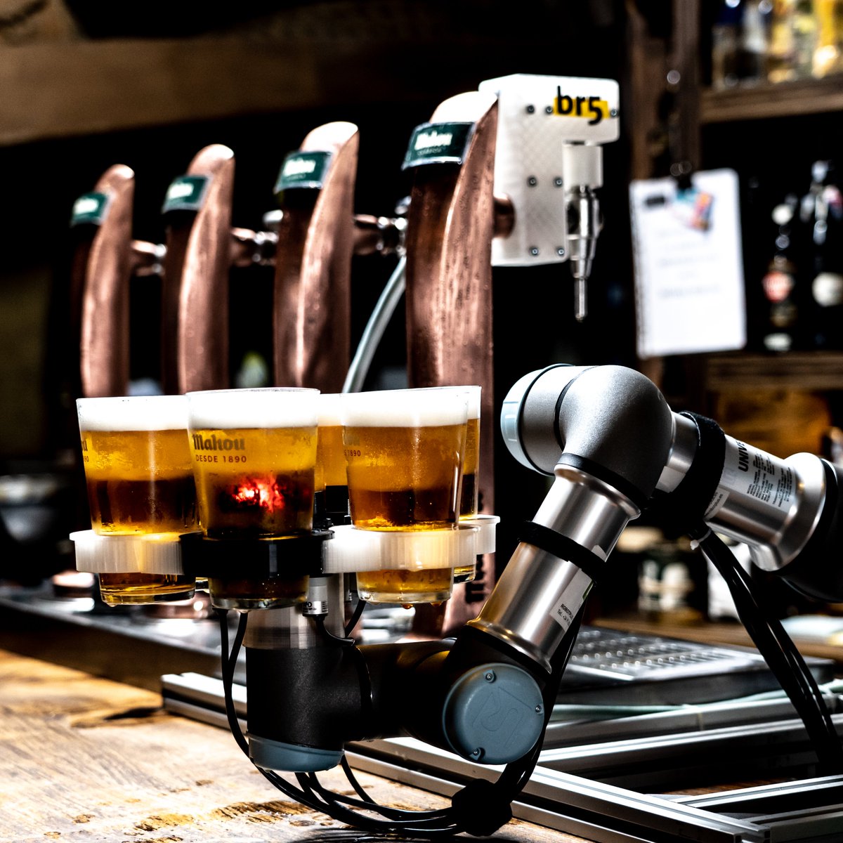 berobot5 tweet media