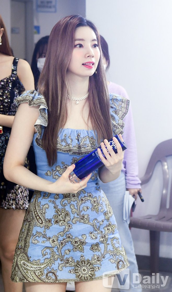 kimdahyun_th's tweet photo. 200813 TWICE​ DAHYUN​ -​ Soribada Awards 2020

#트와이스 #TWICE #다현 #DAHYUN #ดาฮยอน #ダヒョン
#트와이스_인기상_축하해 #soribada2020 https://t.co/Q4wwfXQuJi
