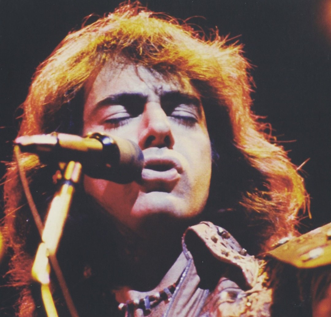 NDiamondFansDE's tweet photo. One desert island disc... @NeilDiamond's "Hot August Night". Superb! #hotaugustnight #neildiamondlive #neildiamondforever #desertislanddiscs #legend https://t.co/PuN8LsCJ1h