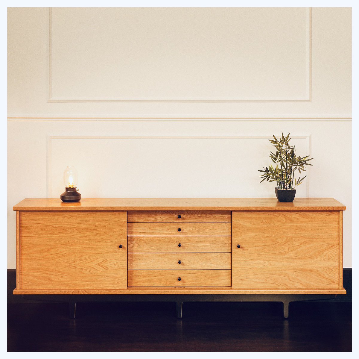 Deeprosestudio's tweet photo. Completed oak credenza #deeprose #furnituremaker https://t.co/JRPkmuRZyK