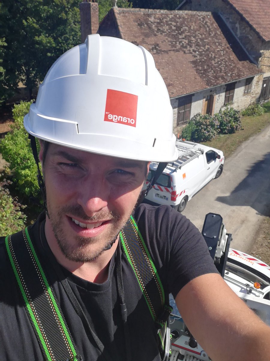 CyrilDelaunay1's tweet photo. En renfort le 15 août #Limousin #Orange #UISO avec l'équipe #ESFUISO #GPUISO pour rétablir nos clients. @plarcher33 @Pierre_Lapeyrie @NicolasEsterle @barbatrucdu19 https://t.co/7FfG5MUpfI