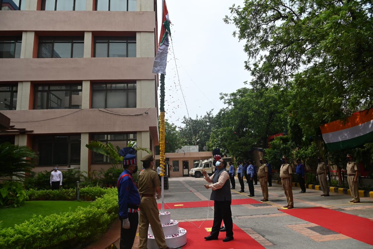 bsesdelhi's tweet photo. With feelings of patriotism running high and following the necessary safety protocols, BSES discoms celebrated the 74th Independence Day with a lot of enthusiasm. The celebrations were led by BRPL CEO Amal Sinha &amp; BYPL CEO P R Kumar respectively.

#HappyIndependenceDay https://t.co/h43MdBmshd