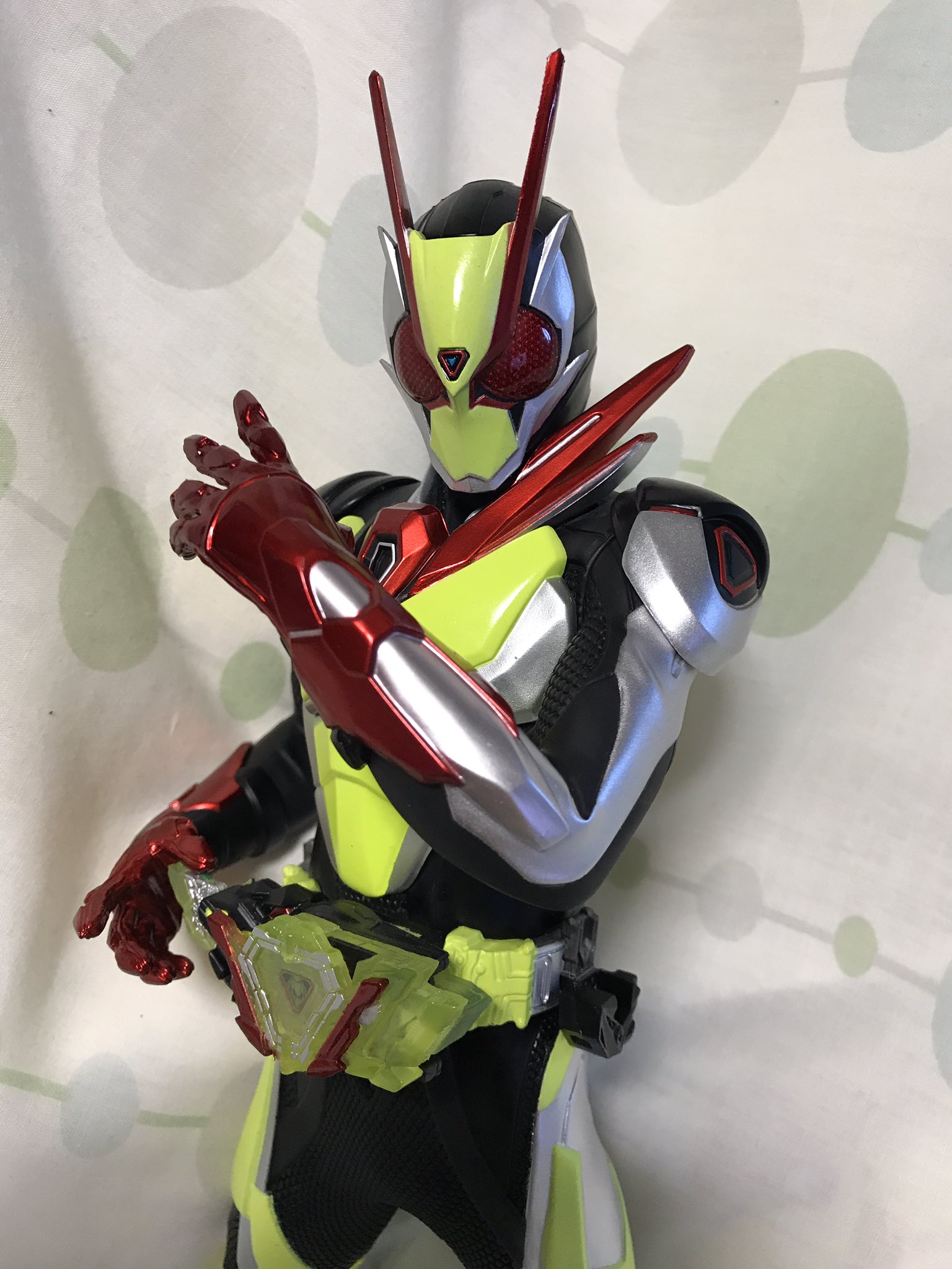 たくろー On Twitter 仮面ライダー一番くじa賞のソフビクス 仮面ライダーゼロツーを開封 現時点での一番クオリティの高いゼロツーフィギュア かな 相変わらずソフビクス製法は 細かい箇所までキチンと作られててコスパ高い ゼロツーは近年の最強