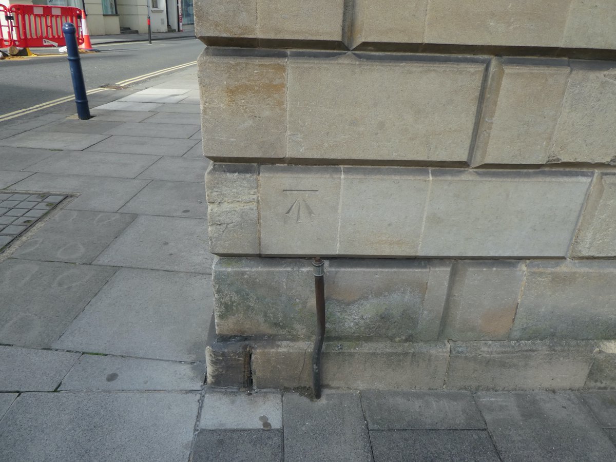 moonraker_the's tweet image. 69th @OrdnanceSurvey #OSBenchmark a cut benchmark on 1 Wine Street, Devizes (Grid Ref: SU00426142) #WiltshireWalks @OSleisure @visitpewseyvale